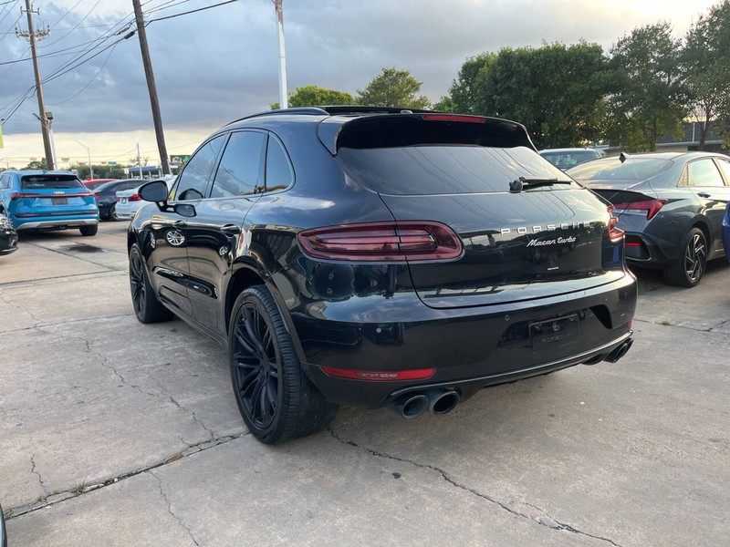 Porsche Macan Vehicle Image 03