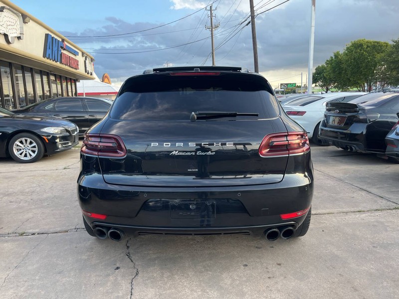 Porsche Macan Vehicle Image 04