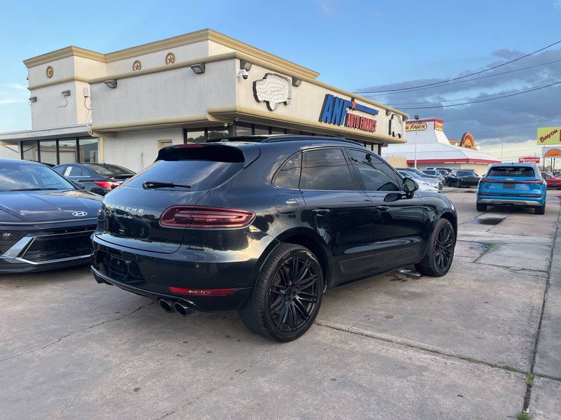 Porsche Macan Vehicle Image 05