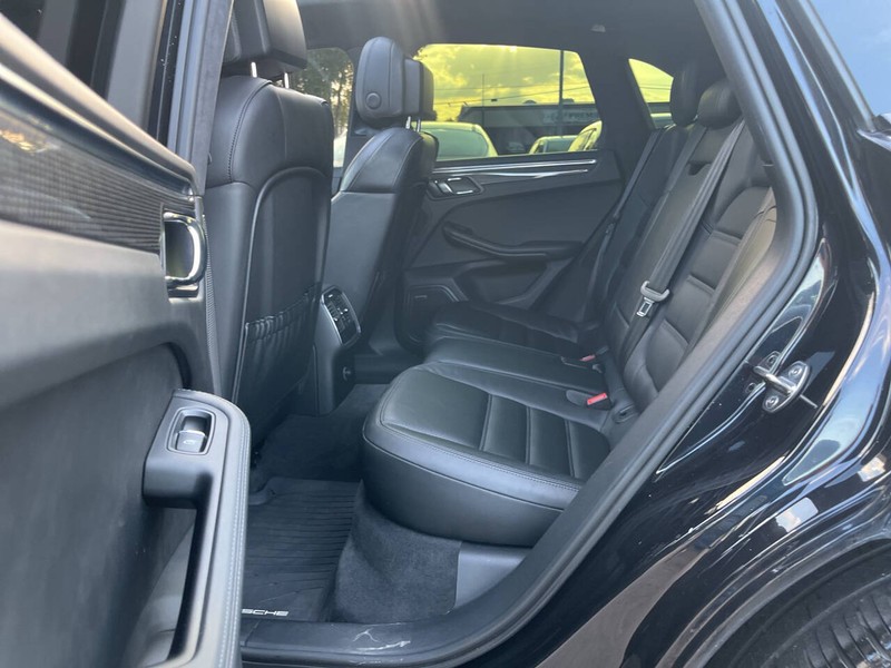 Porsche Macan Vehicle Image 08