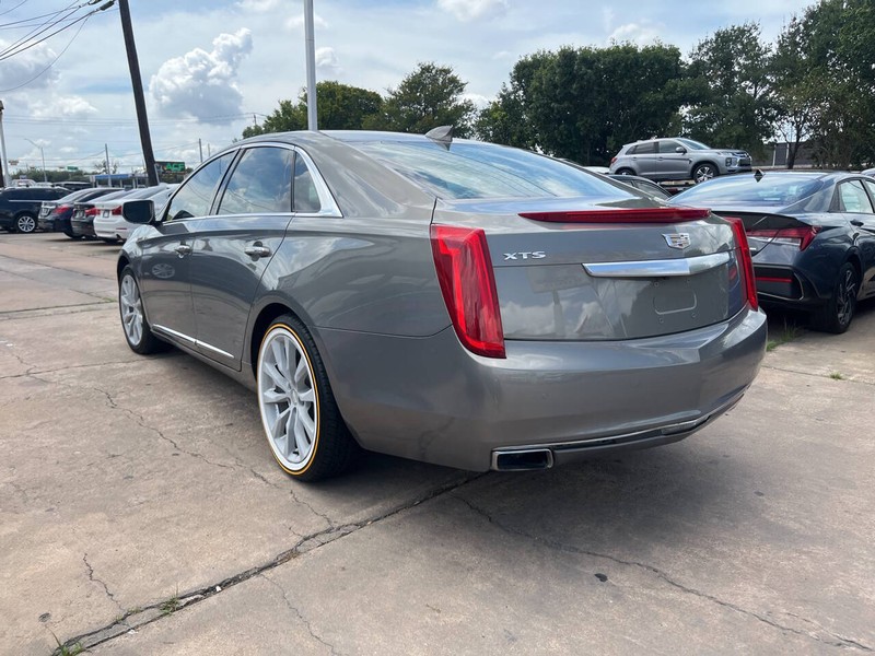Cadillac XTS Vehicle Image 03