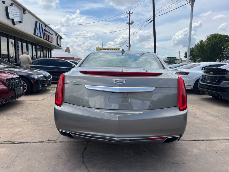 Cadillac XTS Vehicle Image 04