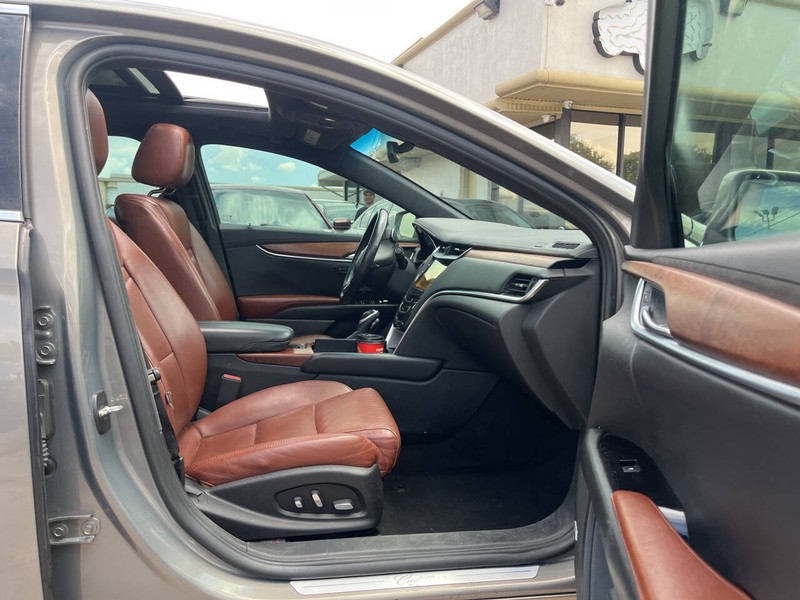Cadillac XTS Vehicle Image 10