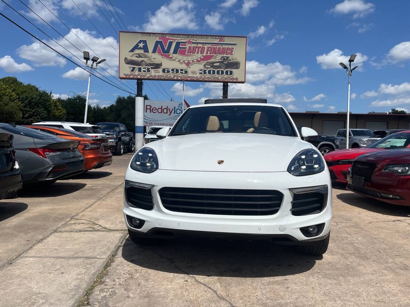 Porsche Cayenne Vehicle Image 02