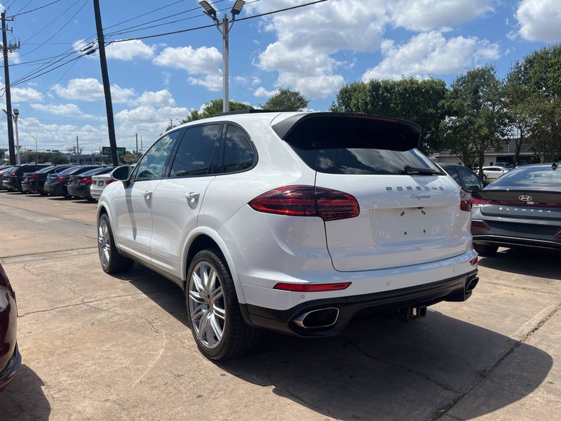 Porsche Cayenne Vehicle Image 03