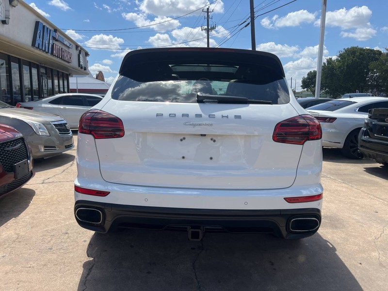 Porsche Cayenne Vehicle Image 04