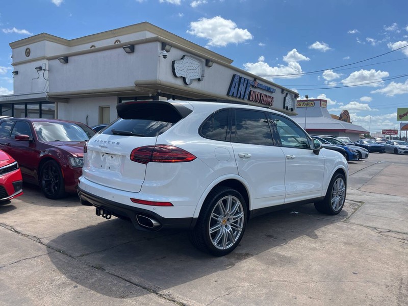 Porsche Cayenne Vehicle Image 05