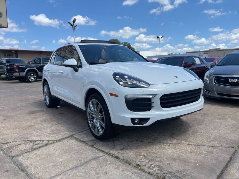 Porsche Cayenne Vehicle Image 06