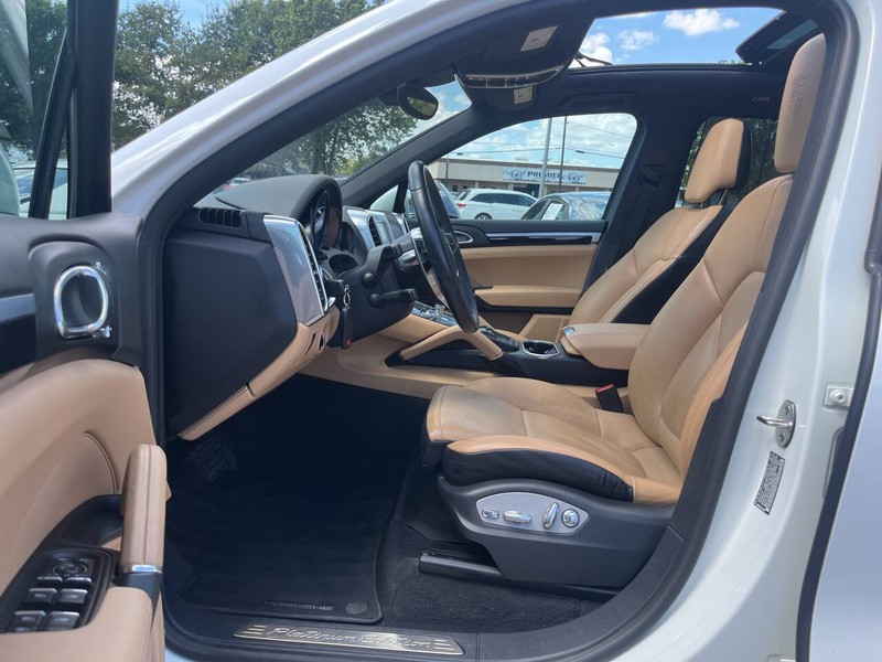 Porsche Cayenne Vehicle Image 07