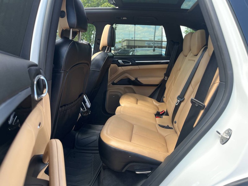 Porsche Cayenne Vehicle Image 08