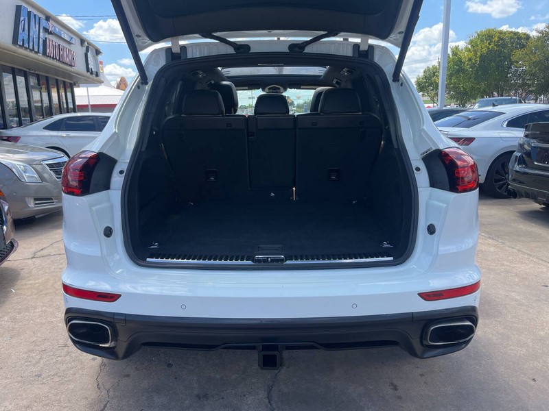Porsche Cayenne Vehicle Image 09
