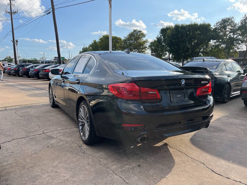 BMW 5 Series Vehicle Image 03