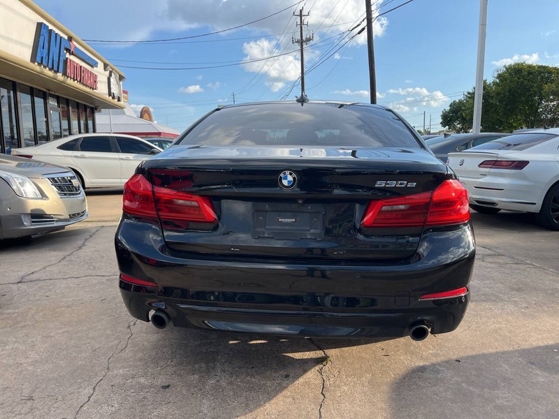 BMW 5 Series Vehicle Image 04