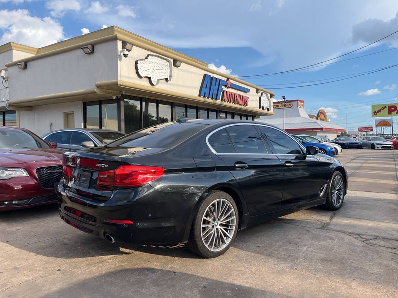 BMW 5 Series Vehicle Image 05