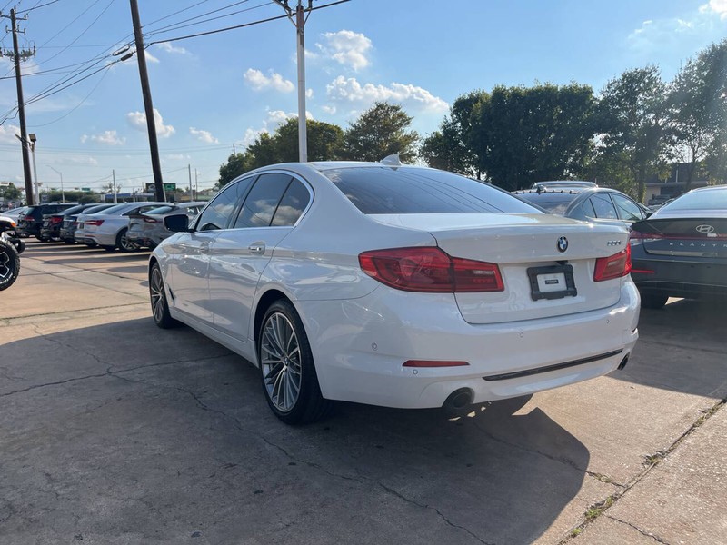 BMW 5 Series Vehicle Image 03