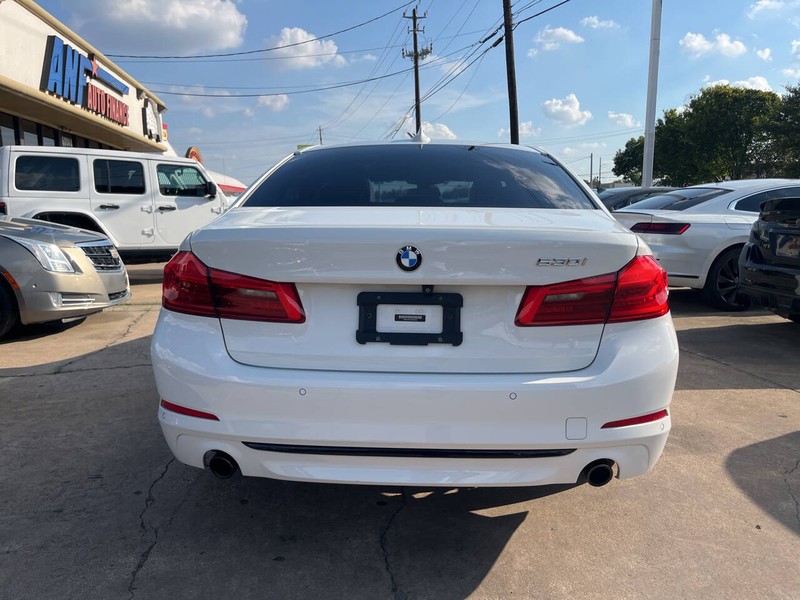 BMW 5 Series Vehicle Image 04