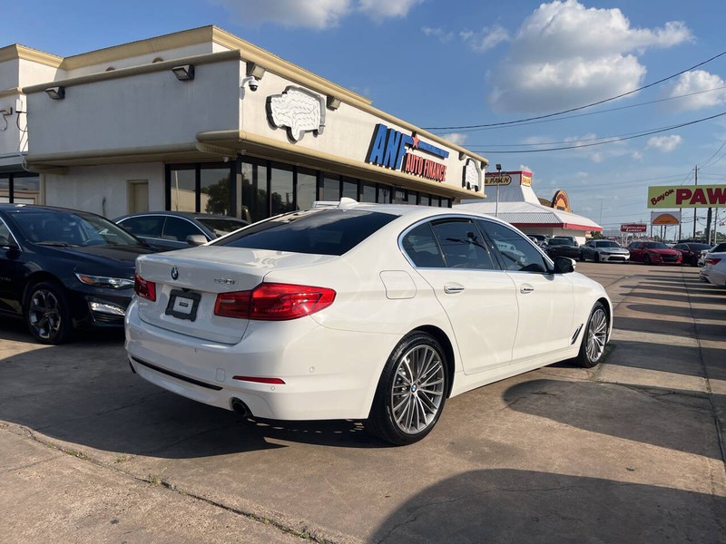 BMW 5 Series Vehicle Image 05