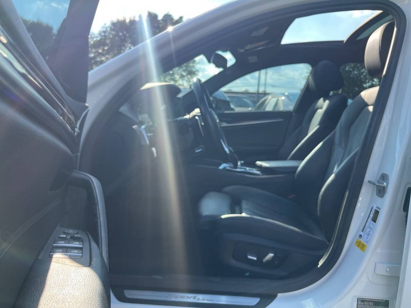 BMW 5 Series Vehicle Image 07