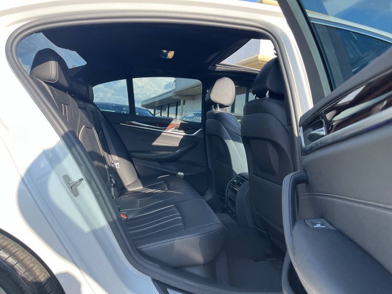 BMW 5 Series Vehicle Image 10