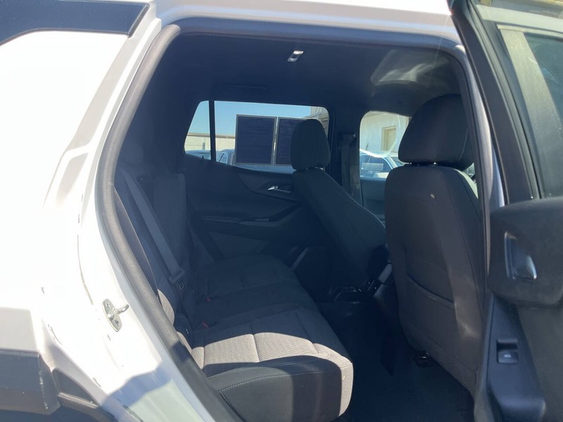 Chevrolet Equinox Vehicle Image 10