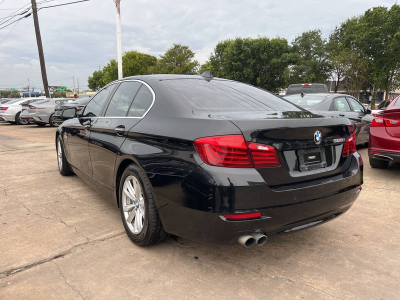 BMW 5 Series Vehicle Image 03
