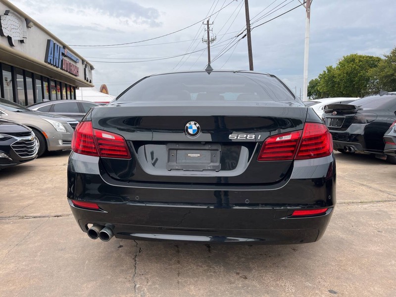 BMW 5 Series Vehicle Image 06