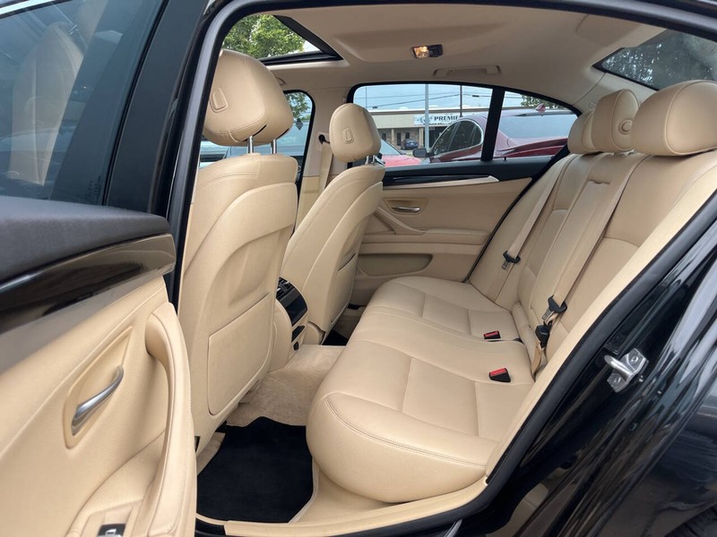 BMW 5 Series Vehicle Image 08