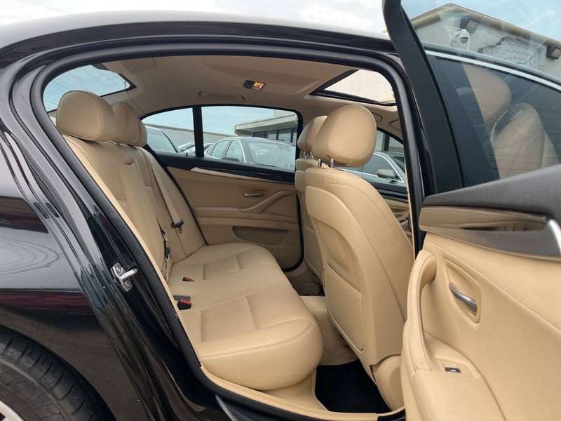 BMW 5 Series Vehicle Image 10