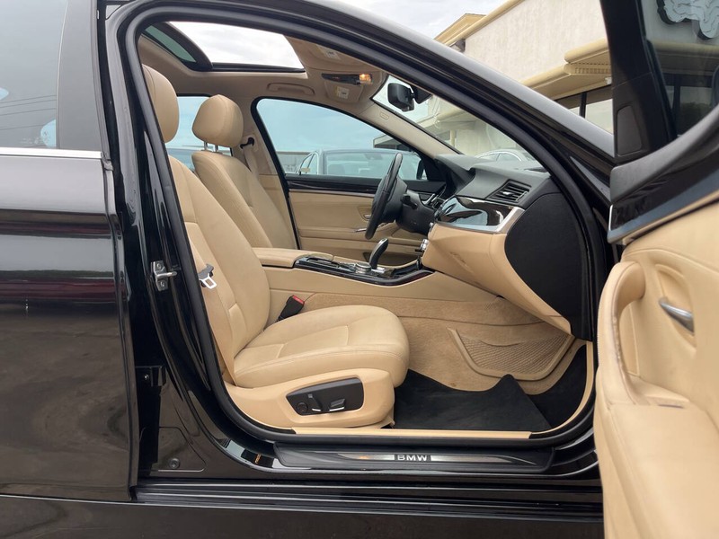 BMW 5 Series Vehicle Image 11