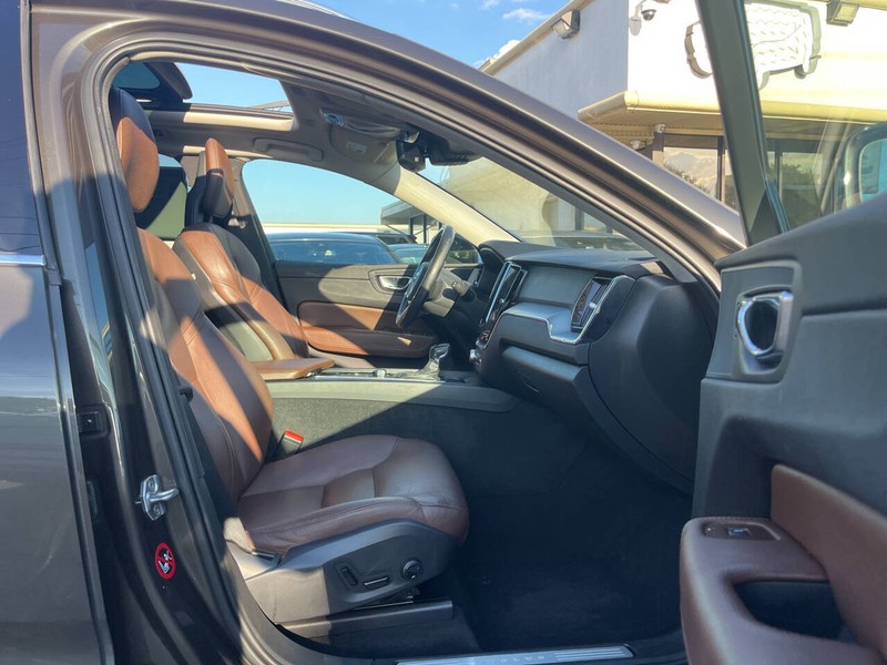 Volvo XC60 Vehicle Image 11