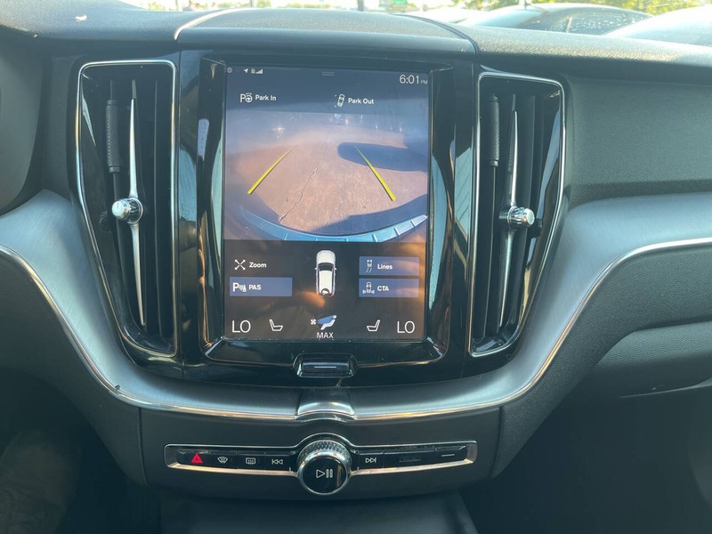 Volvo XC60 Vehicle Image 12