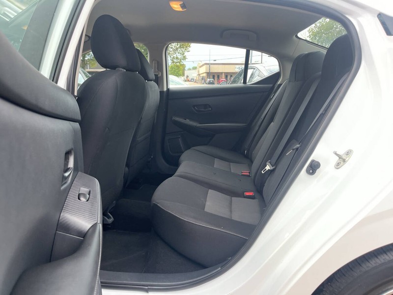 Nissan Sentra Vehicle Image 08