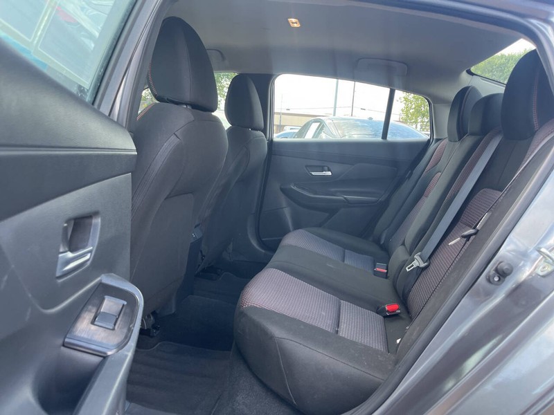 Nissan Sentra Vehicle Image 06