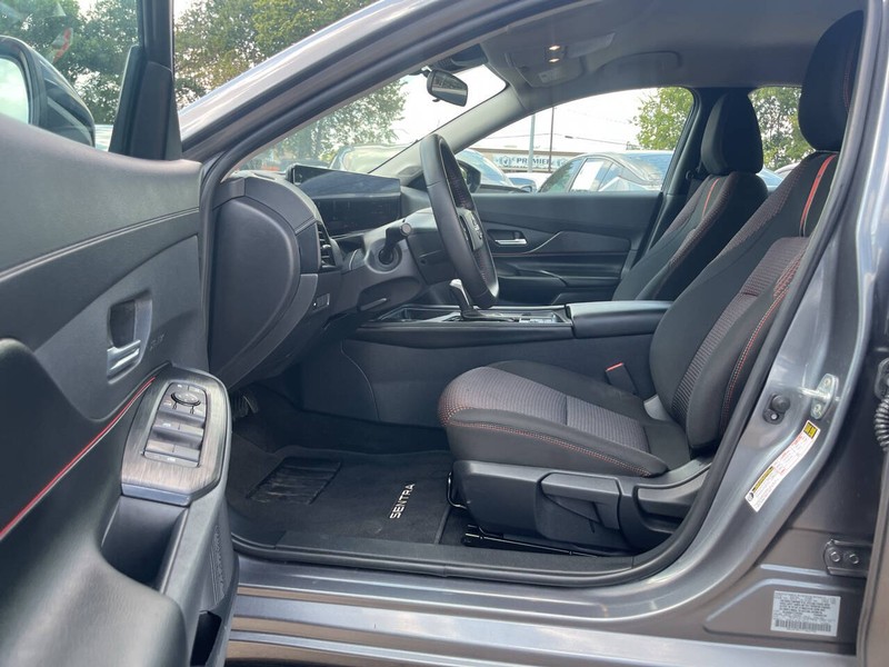 Nissan Sentra Vehicle Image 08