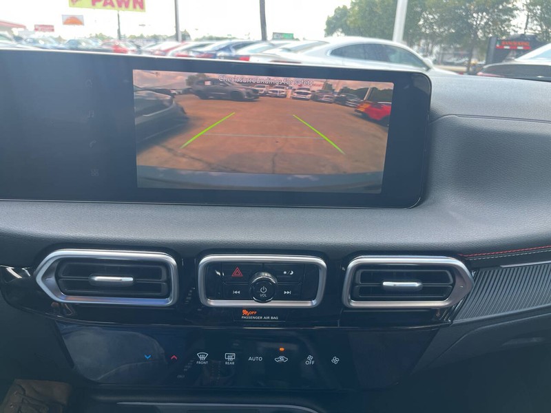 Nissan Sentra Vehicle Image 12