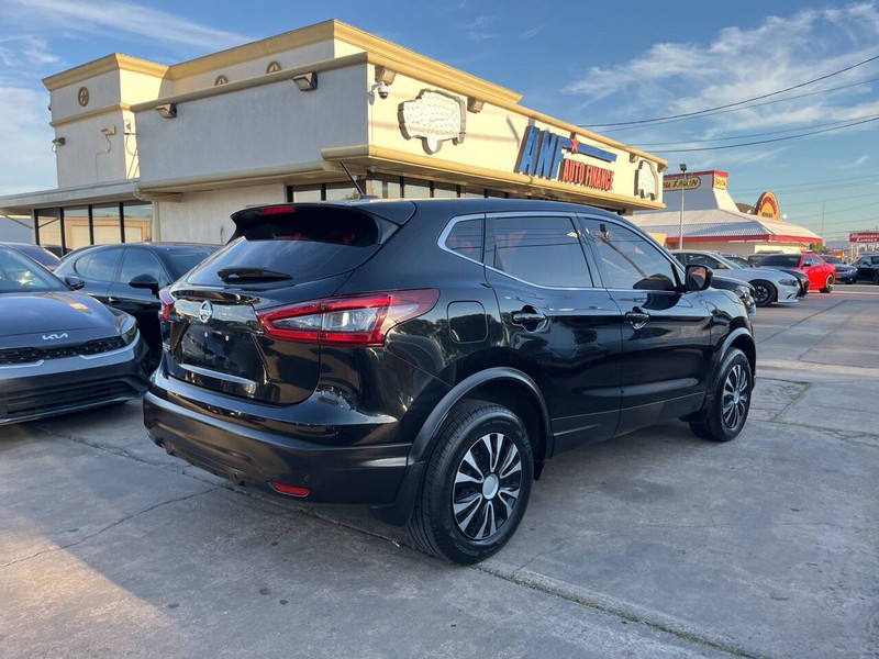 Nissan Rogue Sport Vehicle Image 05