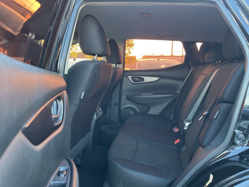 Nissan Rogue Sport Vehicle Image 08