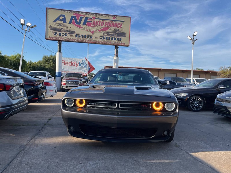 Dodge Challenger Vehicle Image 02