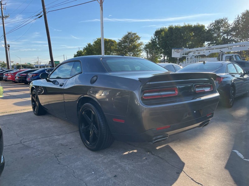 Dodge Challenger Vehicle Image 04