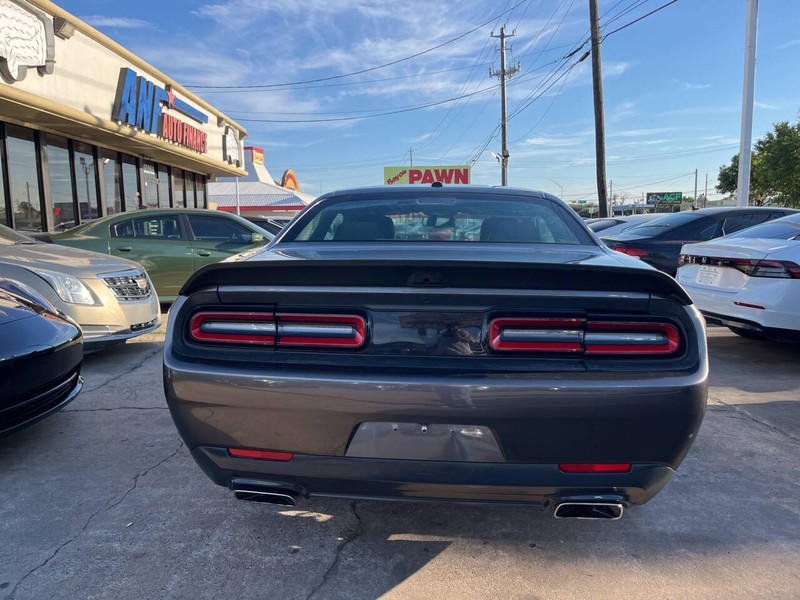 Dodge Challenger Vehicle Image 05