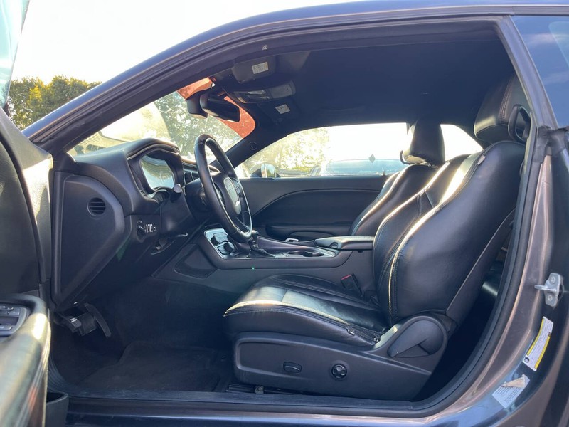 Dodge Challenger Vehicle Image 09