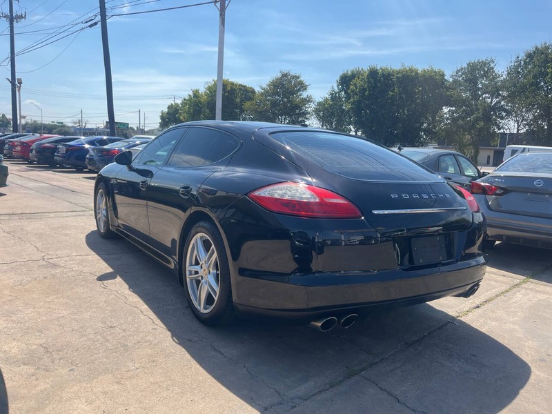 Porsche Panamera Vehicle Image 03