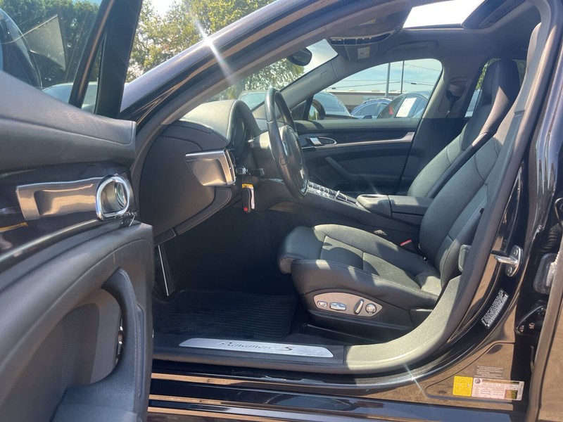 Porsche Panamera Vehicle Image 07
