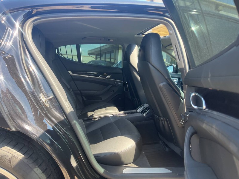Porsche Panamera Vehicle Image 10