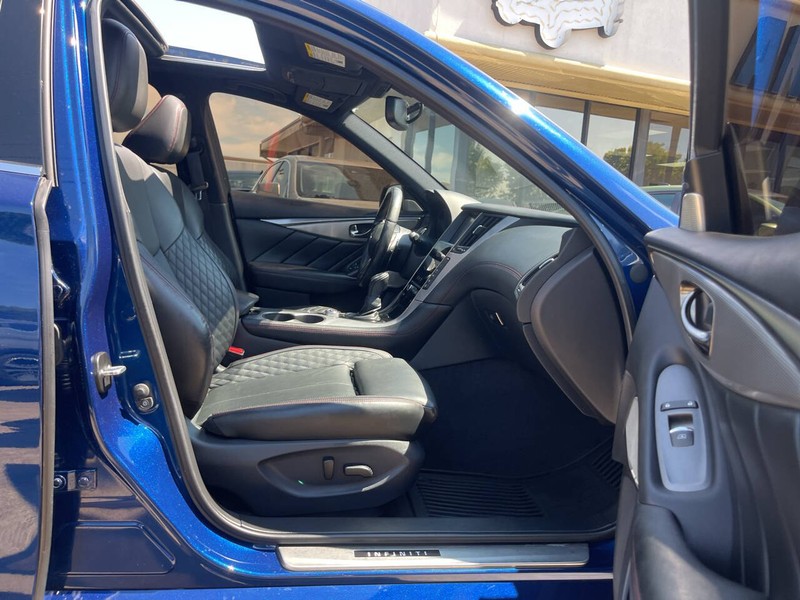 INFINITI Q50 Vehicle Image 12