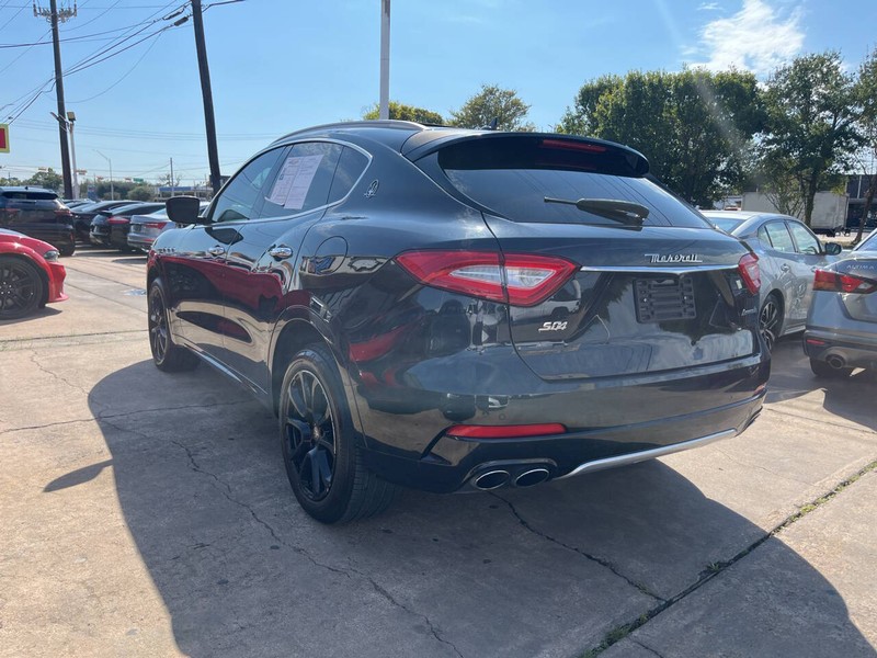 Maserati Levante Vehicle Image 03
