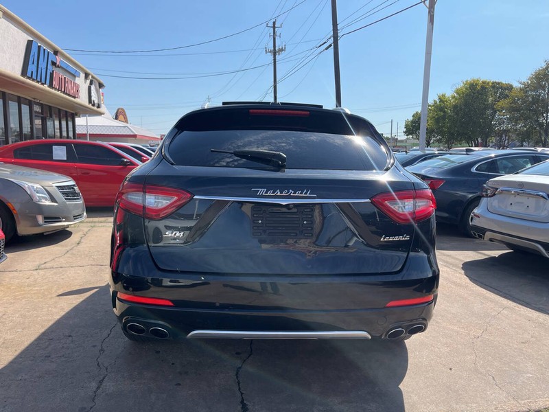 Maserati Levante Vehicle Image 04