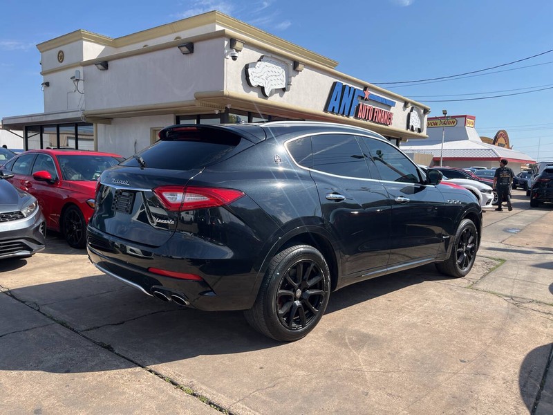 Maserati Levante Vehicle Image 05