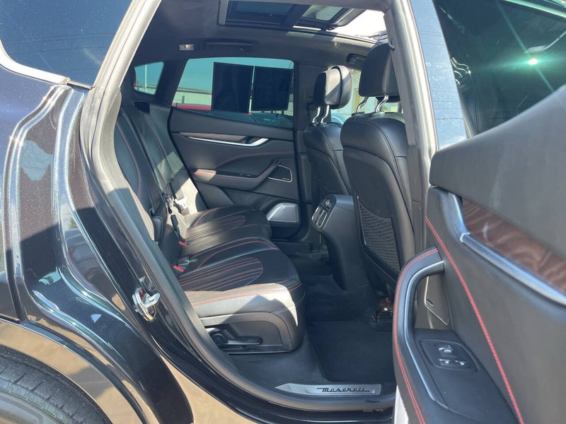 Maserati Levante Vehicle Image 09