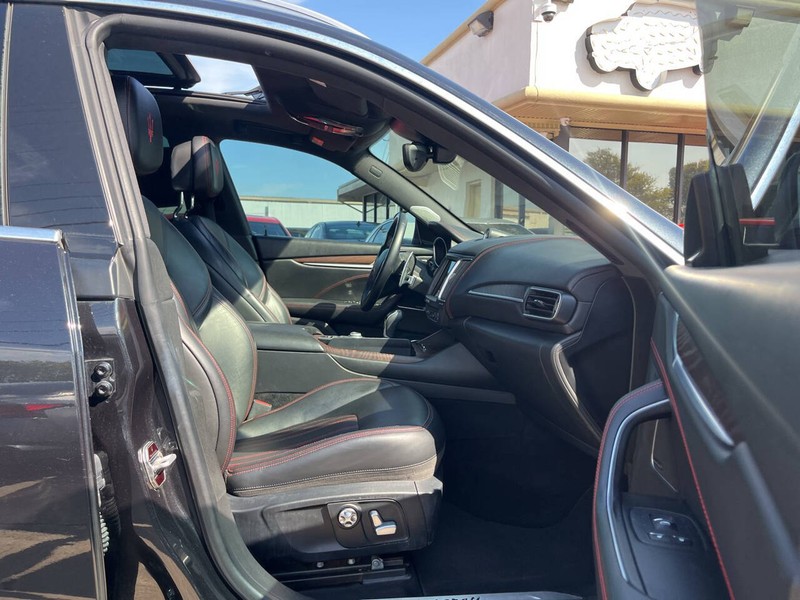 Maserati Levante Vehicle Image 11